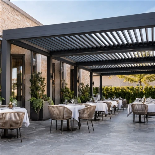 Zsalugáteres pergola vs behúzható tető: melyik a jobb a kültéri helyhez?