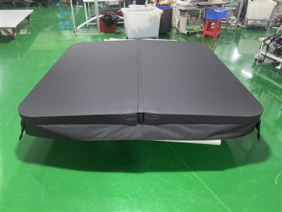 Egyedi szövetből készült fürdőburkolat